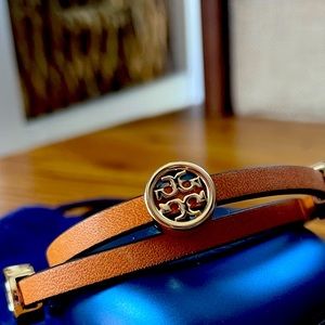NEW Never worn Tory Burch Miller Double-Wrapped Leather Bracelet with gold logos